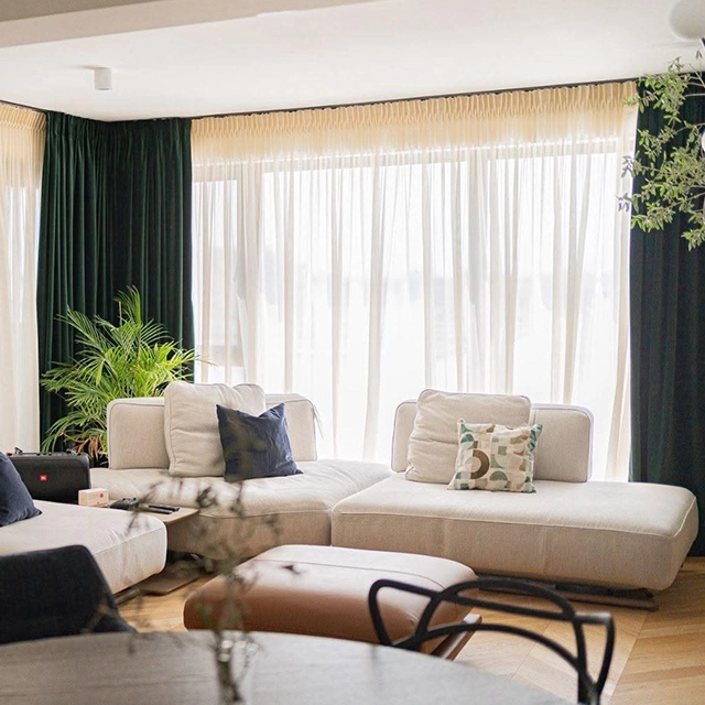 Scafa pregatita pentru sina de perdele Scafa pentru sina de perdele intr-un apartament din Ilfov
