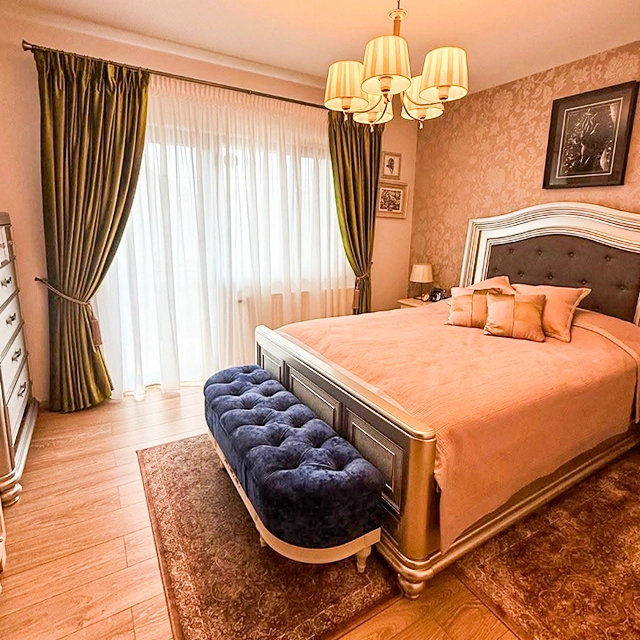Perdele si draperii la comanda pentru dormitor matrimonial intr-o casa din Ilfov